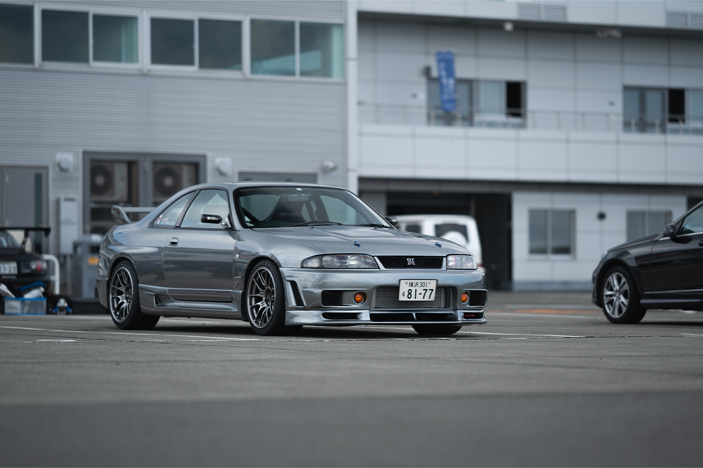 R33 GTR in Fuji Speedway Pits